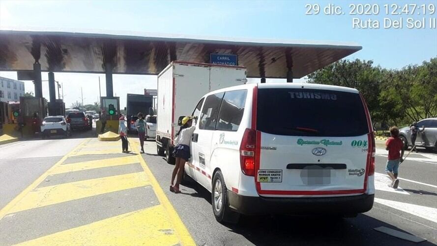 Se dispara la mendicidad infantil en peajes del Magdalena. Foto: Prensa Ruta del Sol II