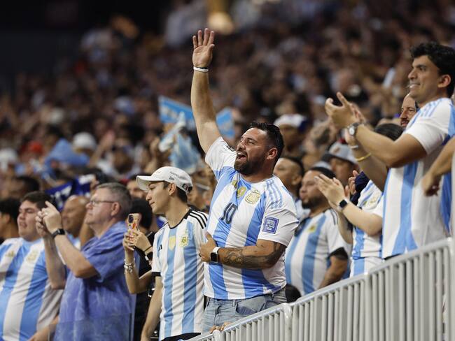 Atlanta (United States), 21/06/2024.- Fans react to a goal by Argentina during the second half of the CONMEBOL Copa America 2024 group A soccer match between Argentina and Canada, in Atlanta, Georgia, USA, 20 June 2024. EFE/EPA/ERIK S. LESSER