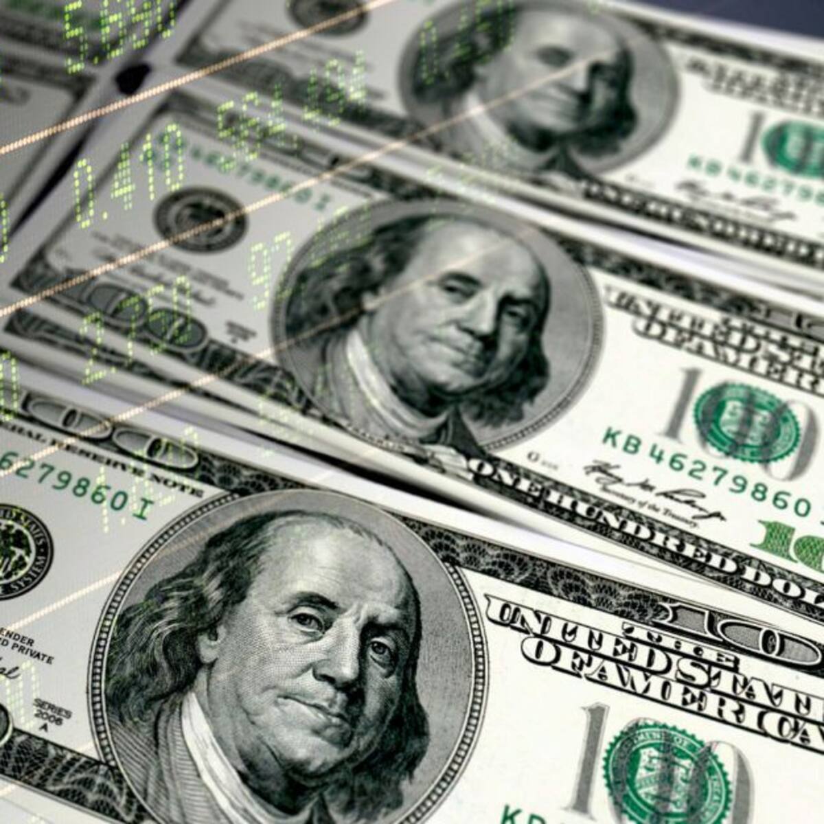 Dólar roza los $5.000, está a $4.999
