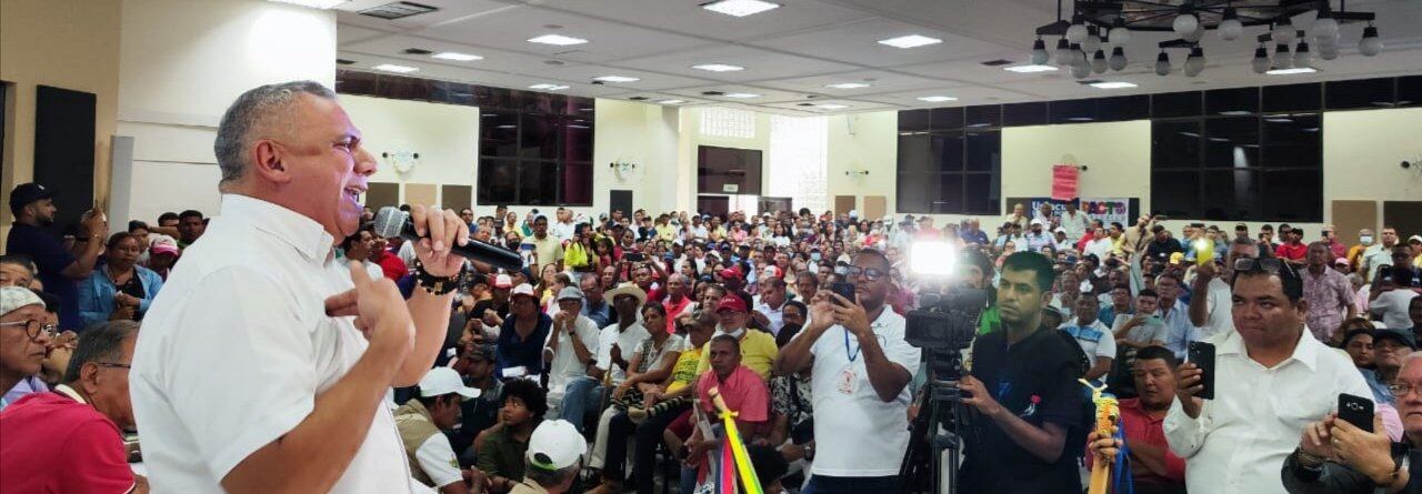 Máximo Noriega en intervención durante asamblea para respaldar su candidatura./ Foto: Redes del aspirante.