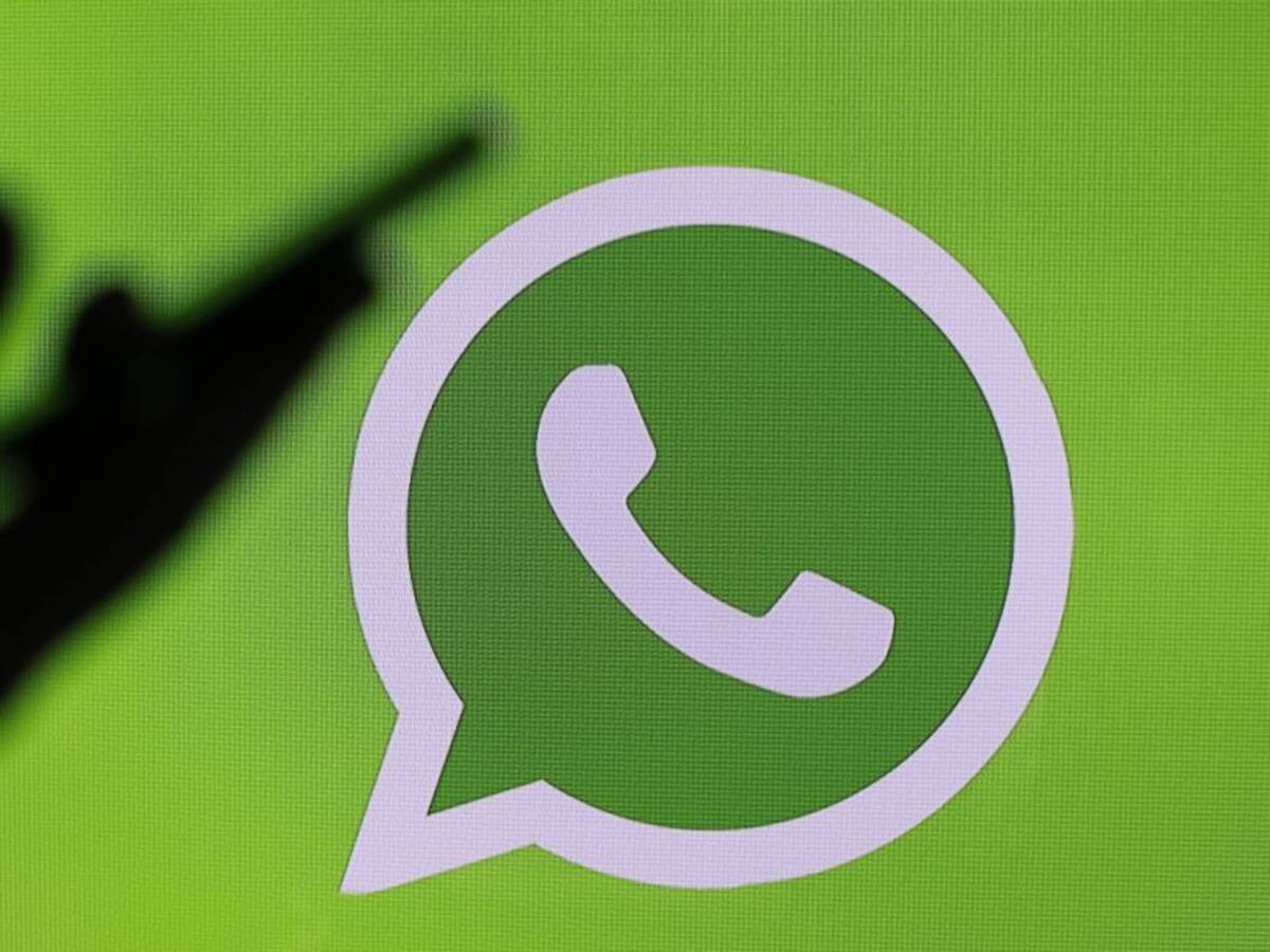 El truco para recibir mensajes en WhatsApp con el celular apagado