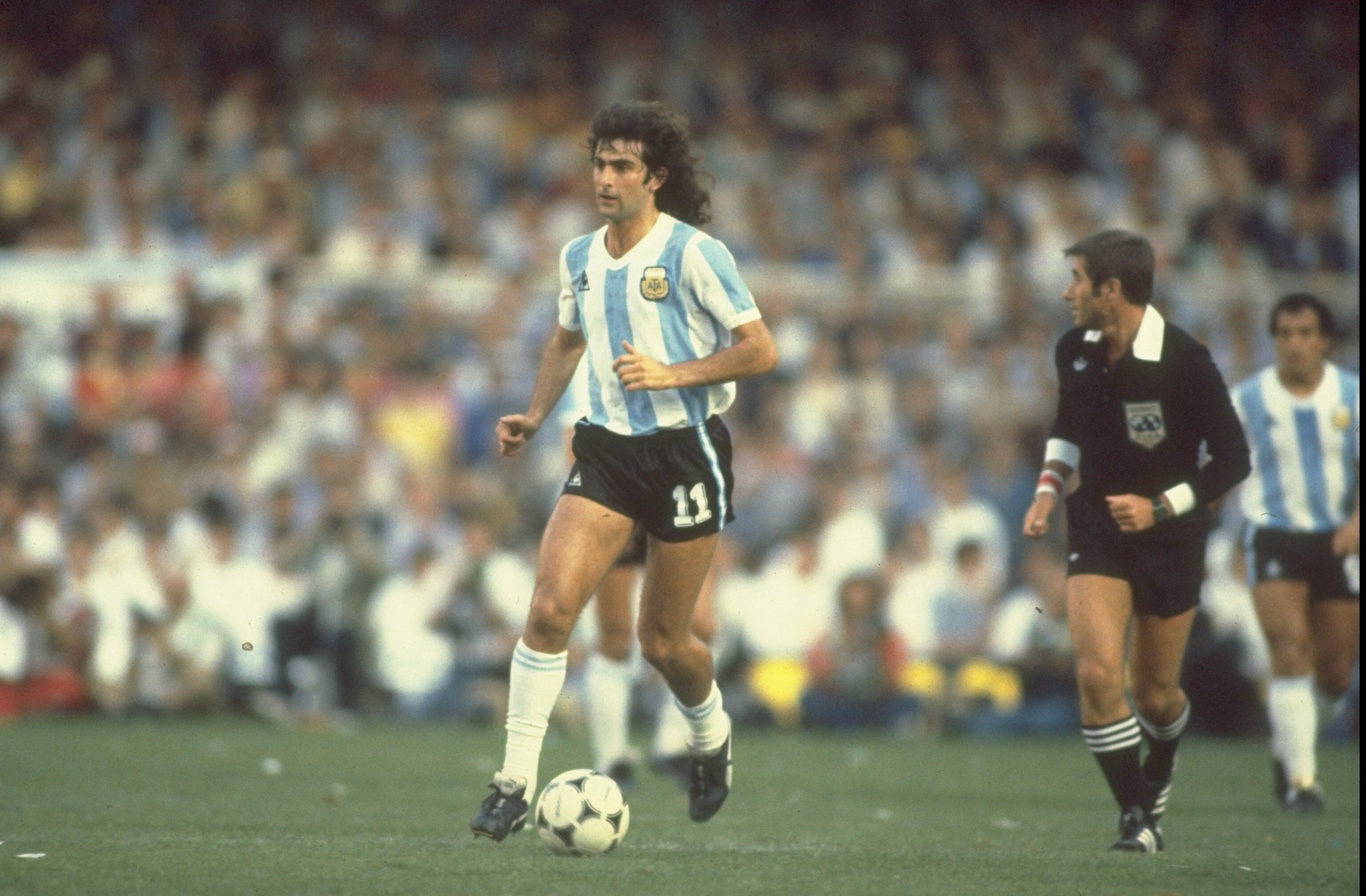 Mario Kempes (13 Jun 1982). Foto: Steve Powell/Allsport
