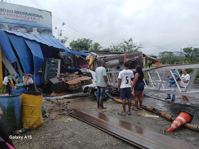 Como consecuencia del colapso, cuatro personas más resultaron heridas.
