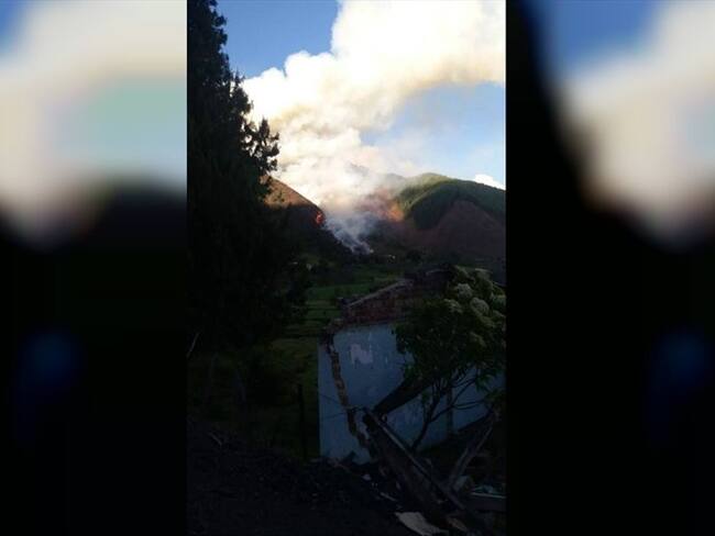 Un incendio de grandes proporciones se registra desde la tarde del martes 4 de diciembre en el sector Piedra Blanca. Foto: Comunidad de Cómbita