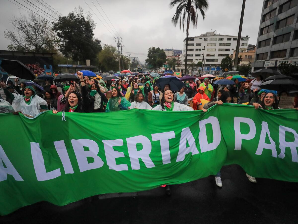 Manifestación en Quito exige la despenalización total del aborto para mujeres de Ecuador