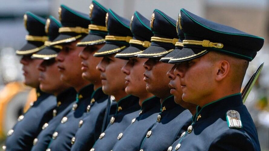 La Corte Constitucional dictaminó que la disciplina militar no puede entrometerse en la vida privada y sentimental de los uniformados. Foto: Getty Images / JUAN BARRETO