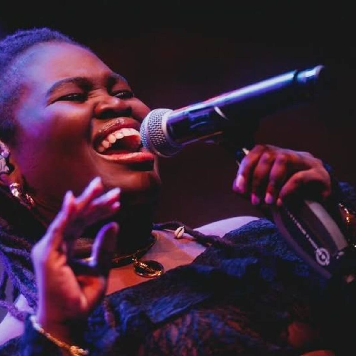 Viajar permite abrir la mente y conocer otros ritmos : cantaurora afrocubana, Daymé Arocena