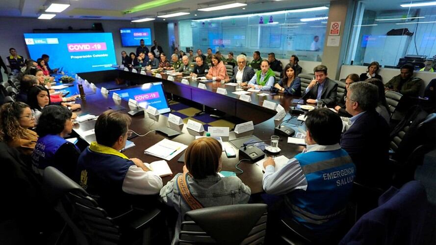 El presidente Iván Duque hizo el anuncio tras participar en un Puesto de Mando Unificado, en Bogotá, donde las entidades del Estado evaluaron la llegada del virus a Colombia. Foto: Presidencia de la República