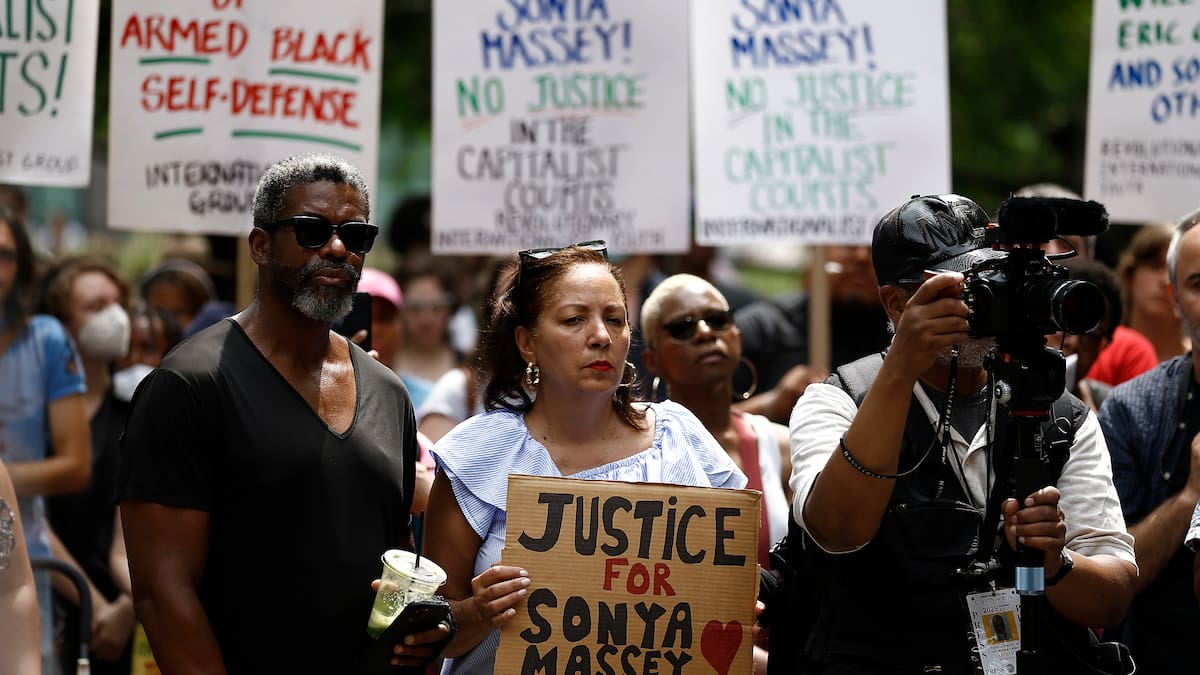 Indemnizaron a familia de mujer afroamericana abatida por la policía en EE.UU.