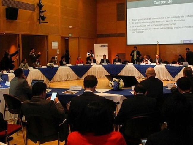 Segunda reunión sobre salario mínimo finalizó entre cifras de inflación y desacuerdos. Foto: mintrabajo