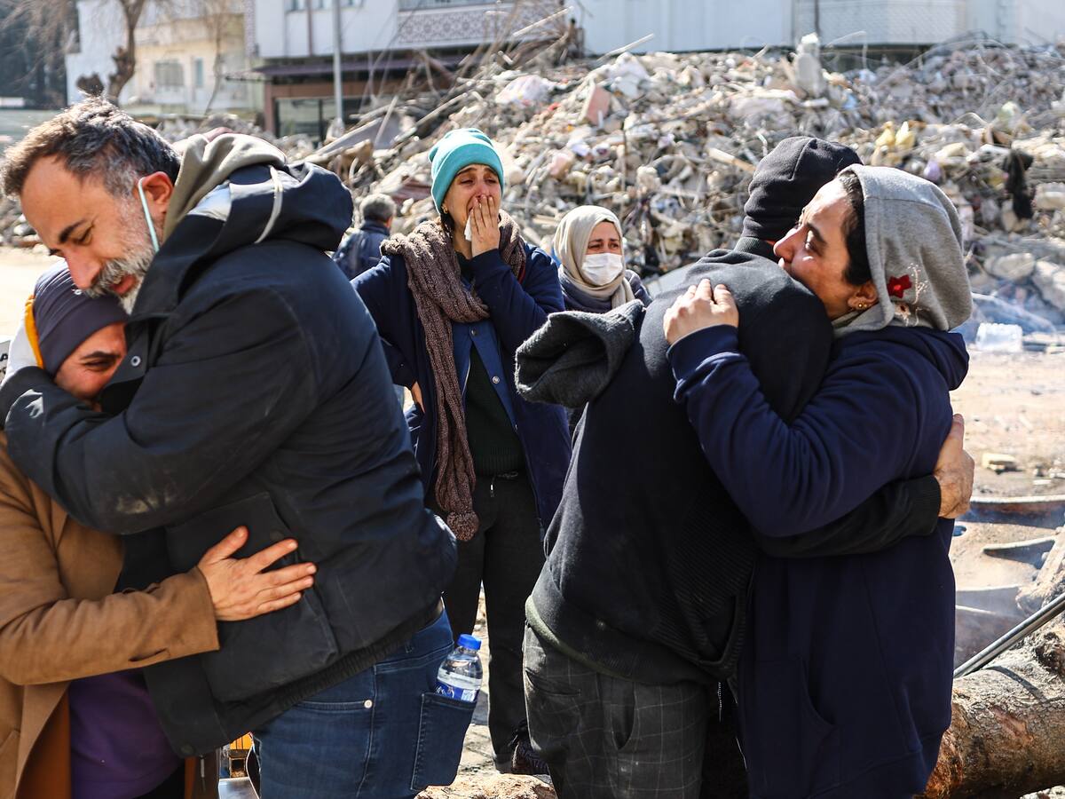 Más de 25.000 muertos tras devastadores terremotos en Turquía y Siria