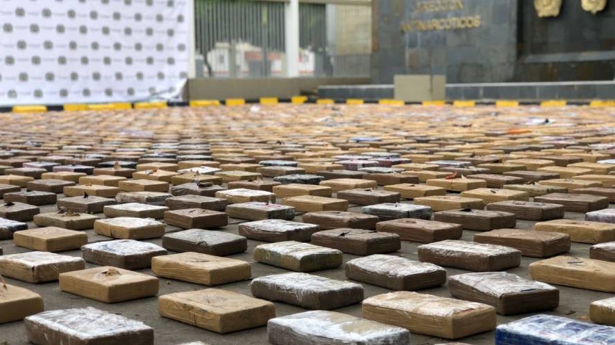 La mercancía en la que estaba oculta la droga había salido de un puerto en el Ecuador. Crédito: @PoliciaColombia