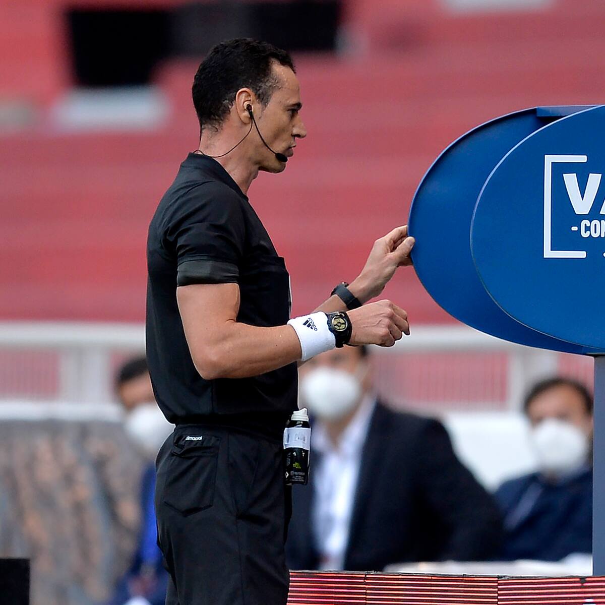 Conmebol usará herramienta que le permitirá al árbitro anunciar decisión tras chequear el VAR
