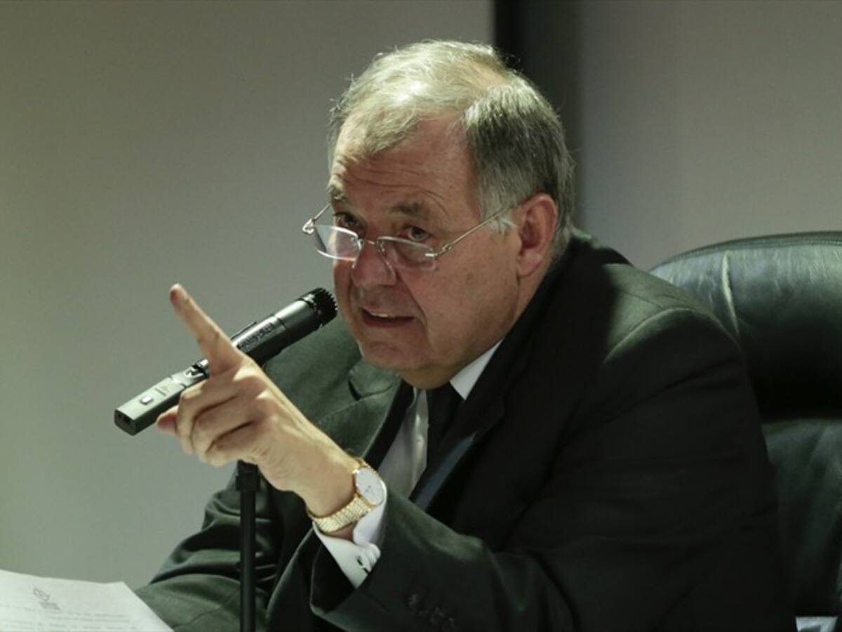 Molestia de conservadores por acercamientos con Alejandro Ordóñez