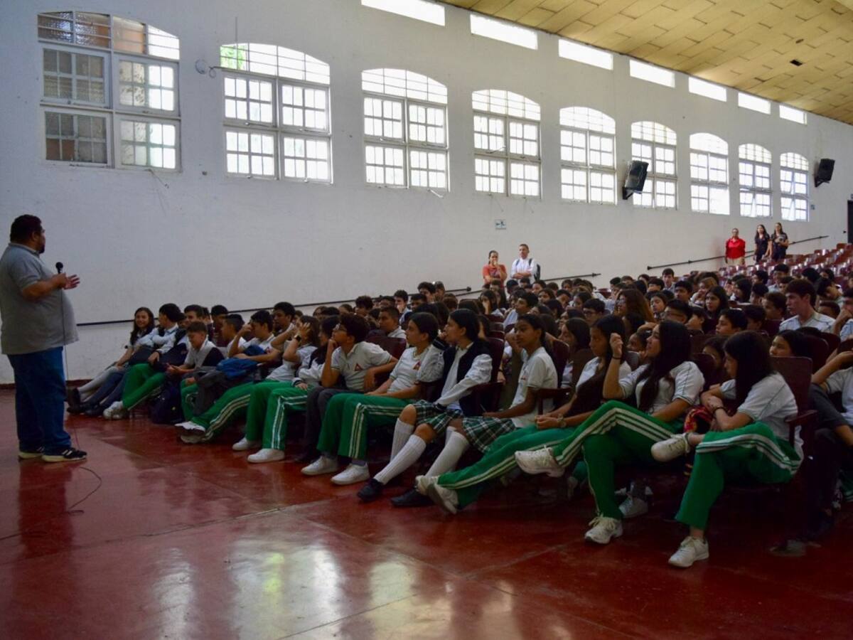 Niños de Ibagué aprenden a usar redes sociales de forma responsable gracias a CiberPAZ