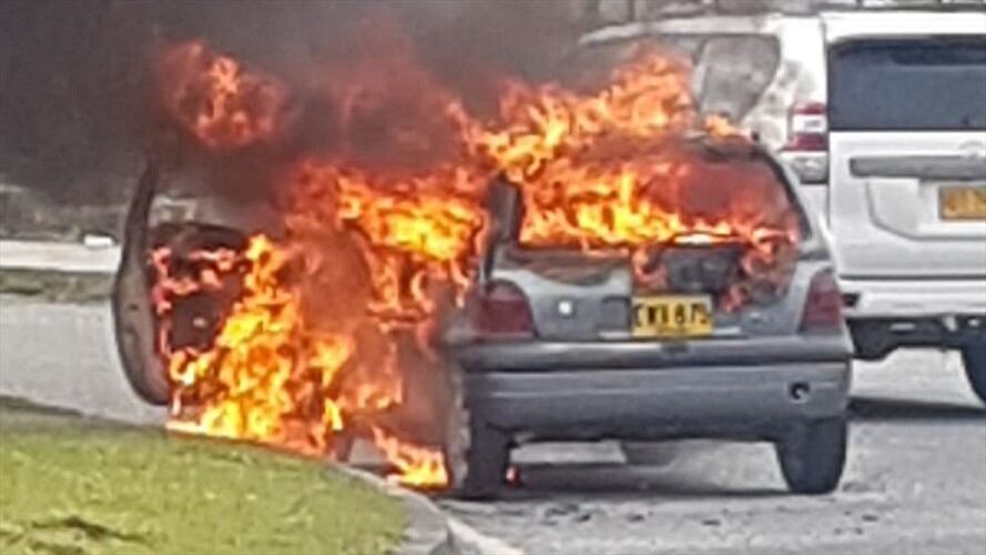 Incendio de vehículo en Manizales. Foto: Suministrada.