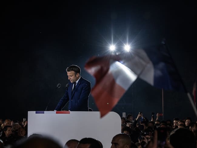 “Fue una victoria de bajo perfil, no de fervor popular”: periodista Enrique Santos, sobre reelección de Macron en Francia