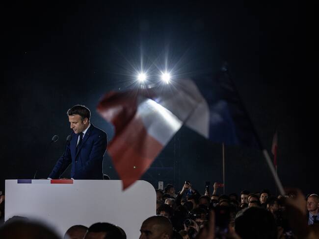 “Fue una victoria de bajo perfil, no de fervor popular”: periodista Enrique Santos, sobre reelección de Macron en Francia