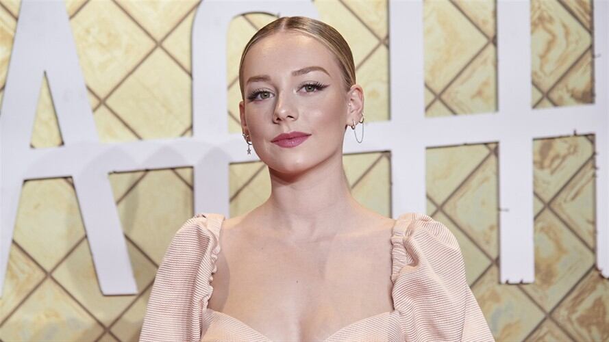 Ester Expósito y su bronceado con bikini rojo. Foto: Getty