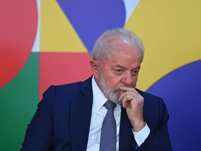 AME7187. BRASILIA (BRASIL), 16/11/2023.- El presidente de Brasil, Luiz Inácio Lula da Silva, participa en una ceremonia de sanción del proyecto de ley que regula la profesión de sanitario hoy, en el Palácio del Planalto, en Brasilia (Brasil). EFE/Andre Borges