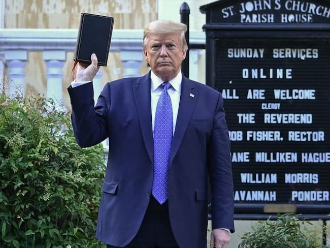 Es inaceptable ver al presidente de los EE.UU. posar con una Biblia: Jennifer Hochschild