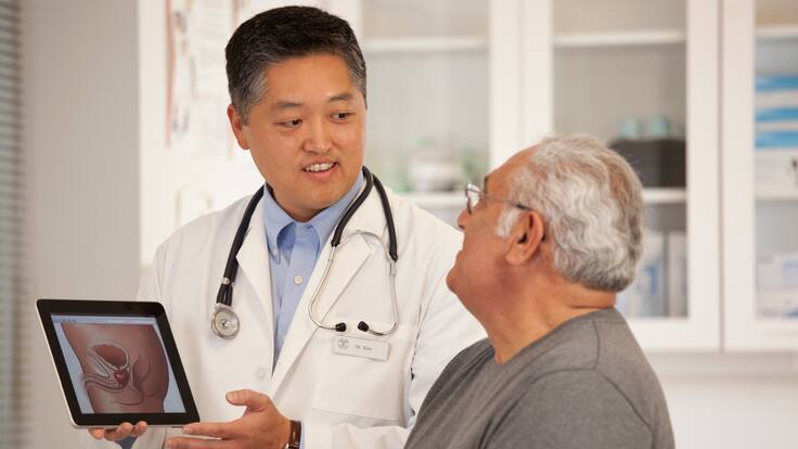 ¿Orinar sentado disminuye el riesgo de desarrollar cáncer de próstata? Experto dio detalles