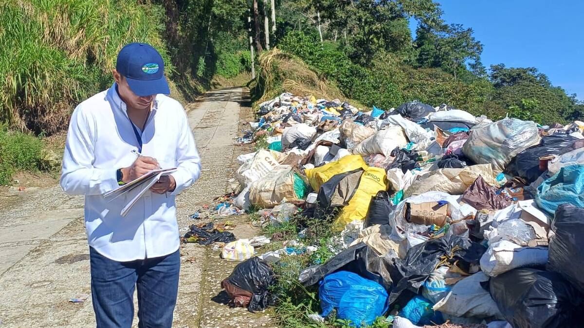 Autoridades ambientales visitan zona rural de Ciénaga por mala disposición de residuos