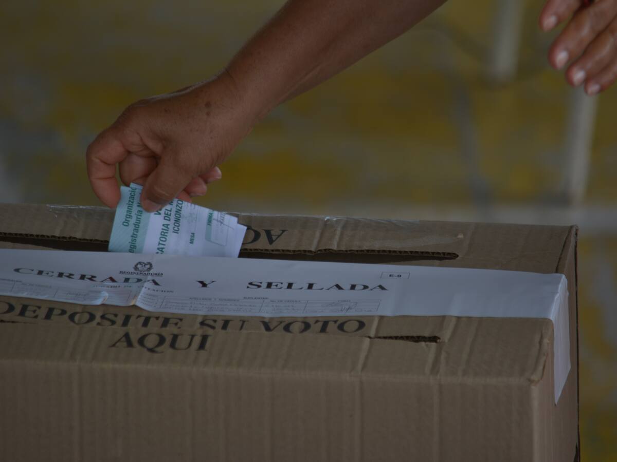 ¿La compraventa de votos envenenó la política en Colombia?