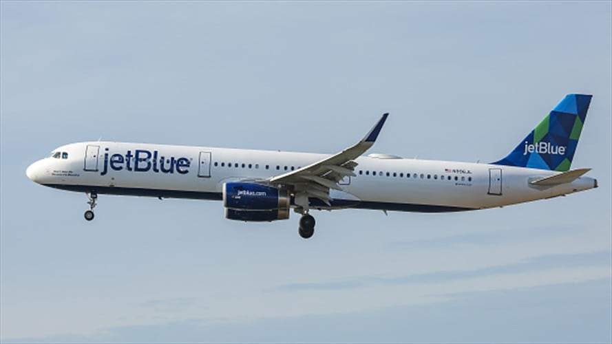 JetBlue compensará las emisiones contaminantes de sus vuelos en Estados Unidos. Foto: Getty Images