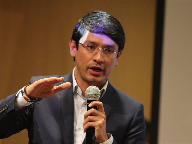 Dirigencia del Verde se equivoca haciendo reuniones a manteles y en clubes: Camilo Romero