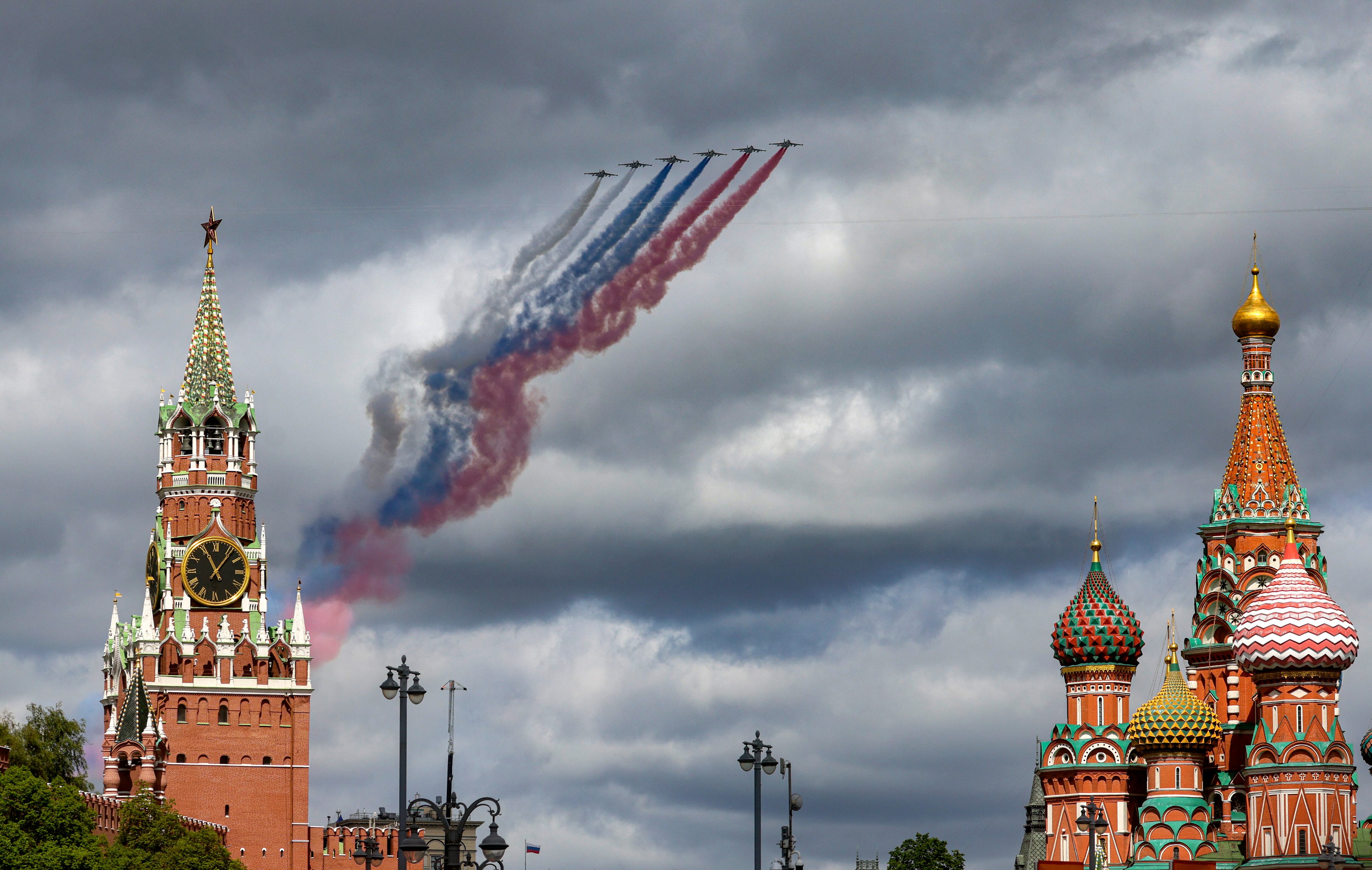 Kremlin durante el ensayo del desfile militar del Día de la Victoria, en Moscú, Rusia. Foto: EFE/EPA/SERGEI ILNITSKY