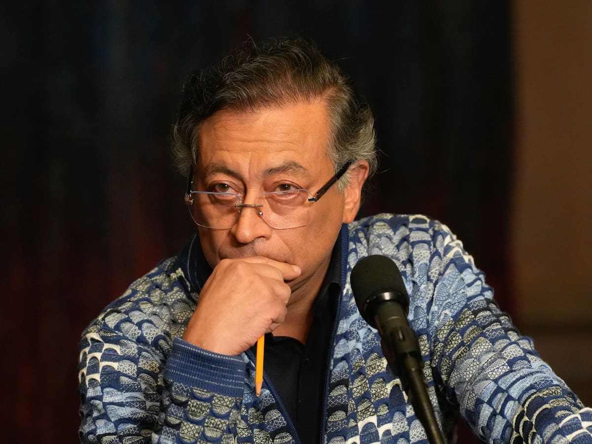 No más sedición y búsqueda de golpes: Petro a Efraín Cepeda por pedir reunirse con FF.MM. y Policía