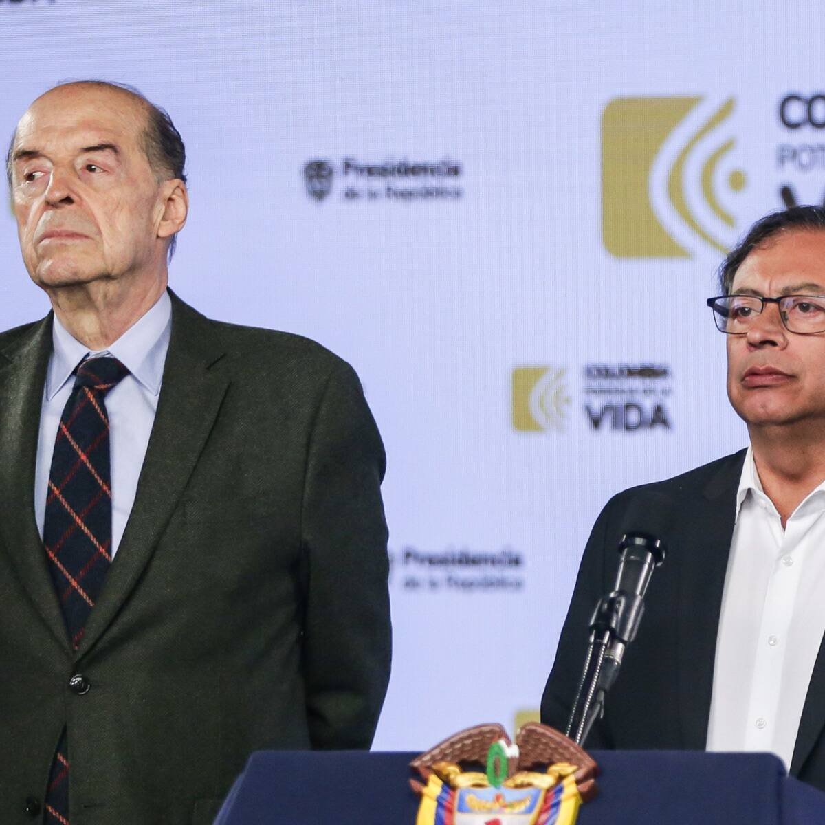 Gustavo Petro respondió a carta de Leyva: “¿Es que París no tiene parques, museos, librerías?”