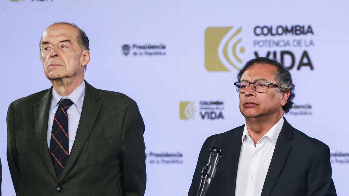 Presidente Petro denuncia a Álvaro Leyva por traición a la patria tras supuesto plan “golpista”