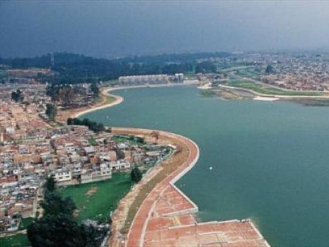 La Contraloría priorizó el seguimiento a los tres contratos de obra que se adelantan desde 2018 en el humedal Juan Amarillo, también conocido como humedal Tibabuyes. Foto: https://humedalesbogota.com/