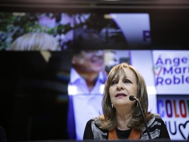 Un grupo de mujeres de Colombia Humana respondió a la renuncia de Ángela María Robledo de ese movimiento político. Foto: Colprensa / SERGIO ACERO