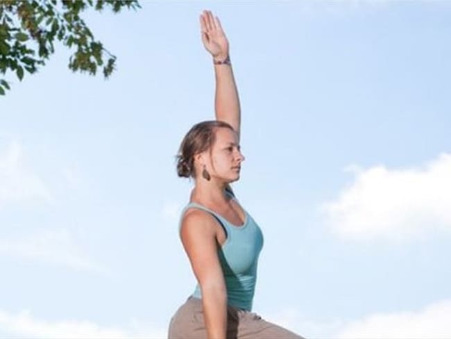 El slackline es uno de los ejercicios que está creciendo en popularidad en parques y playas.. Foto: BBC Mundo