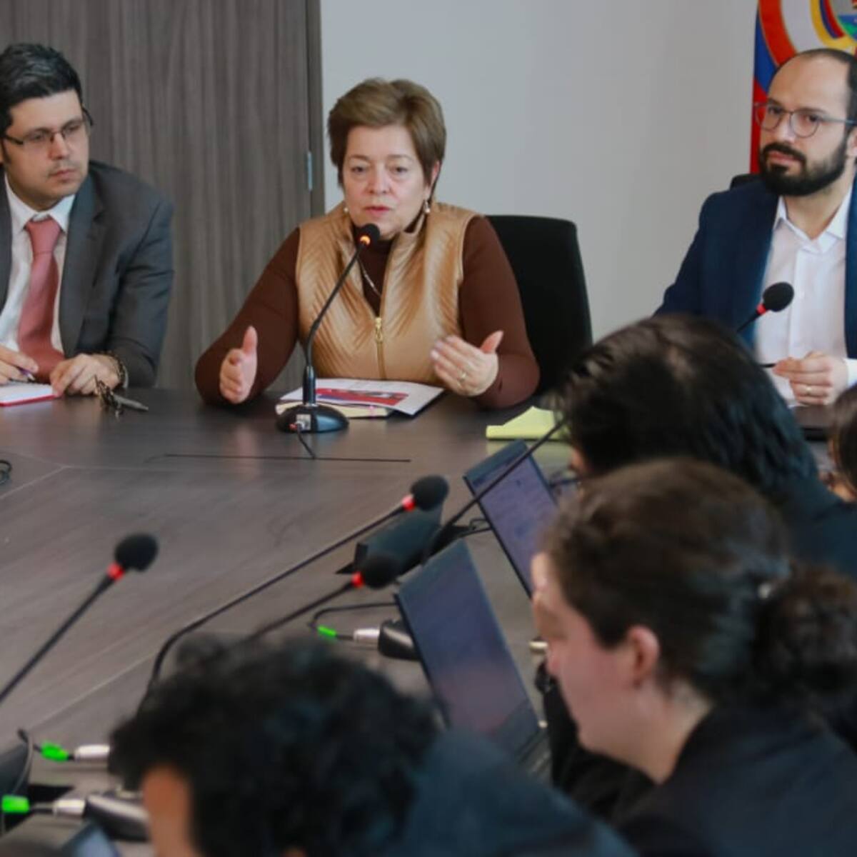 MinTrabajo envió mensaje al Banco de la República para que baje las tasas de interés