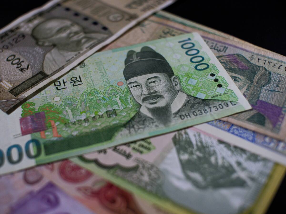 El won surcoreano tocó su nivel más bajo con el dólar en 15 años