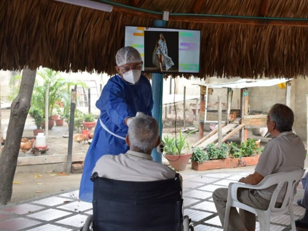 Aíslan a dos personas en el asilo de Santa Marta
