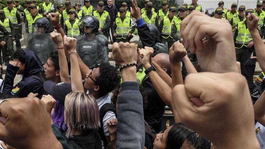 Las manifestaciones son motivadas en protesta por las políticas del Plan Nacional de Desarrollo, el asesinato de líderes sociales y el incumplimiento de acuerdos pactados. Foto: Getty Images