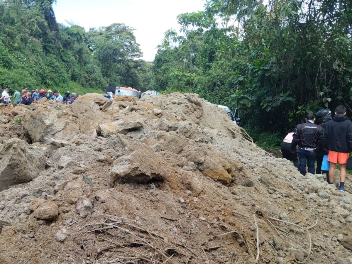 Nuevamente está cerrada la vía Manizales - Bogotá, por un deslizamiento de tierra
