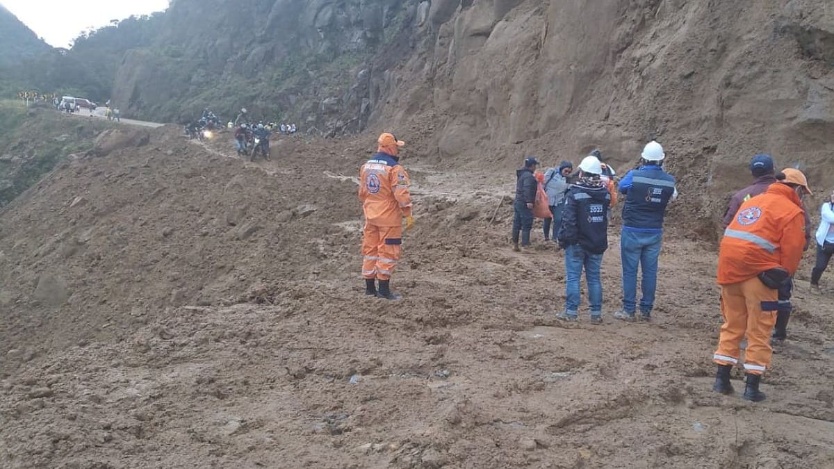 Incomunicados el Cauca y el Huila por un derrumbe