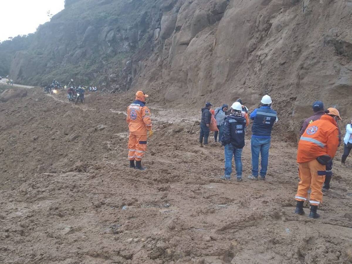 Incomunicados el Cauca y el Huila por un derrumbe