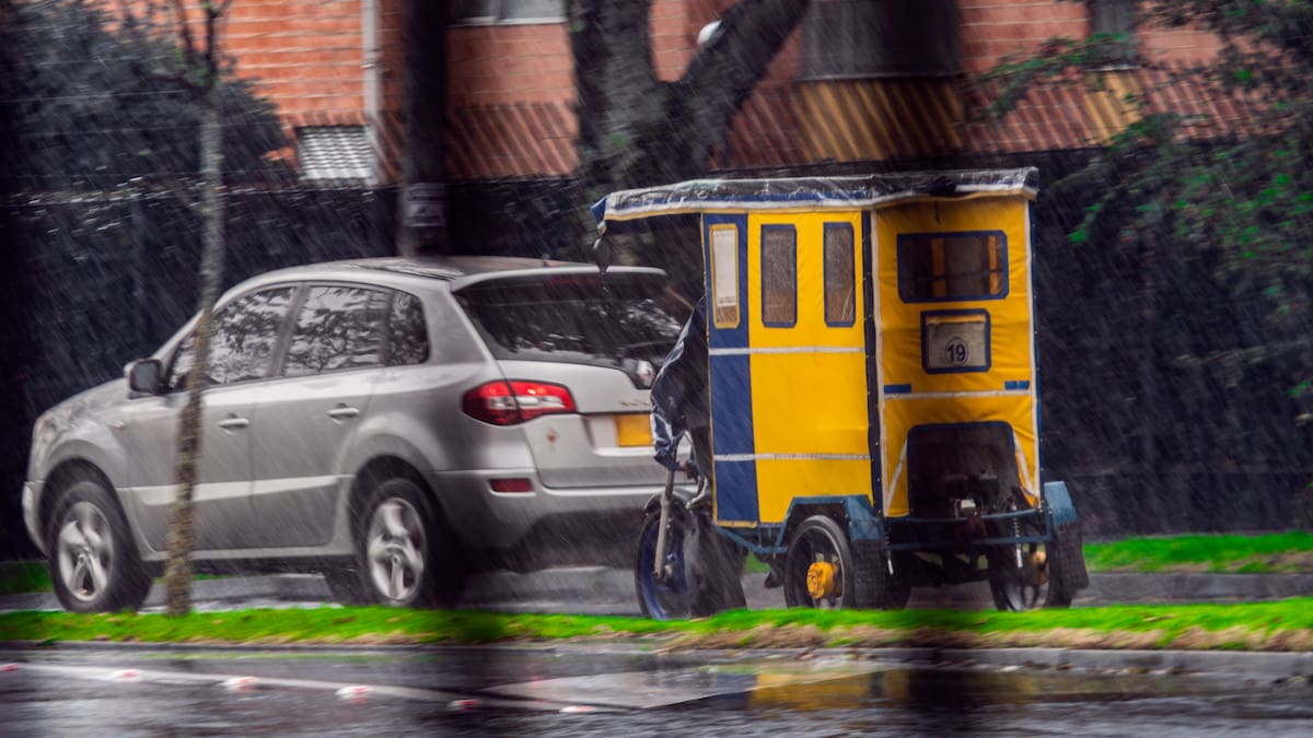 Protesta de bicitaxistas bloquea la calle 13 en Bogotá: recomiendan vías alternas