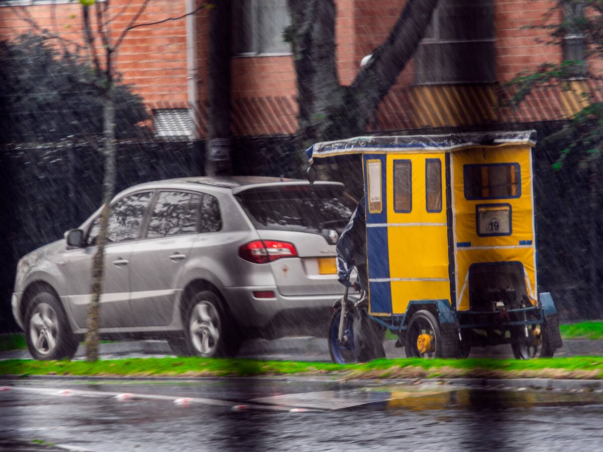 Protesta de bicitaxistas bloquea la calle 13 en Bogotá: recomiendan vías alternas
