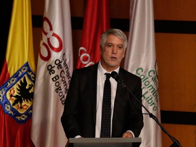 Por razones políticas Petro anda haciendo un show lamentable con el metro: Peñalosa