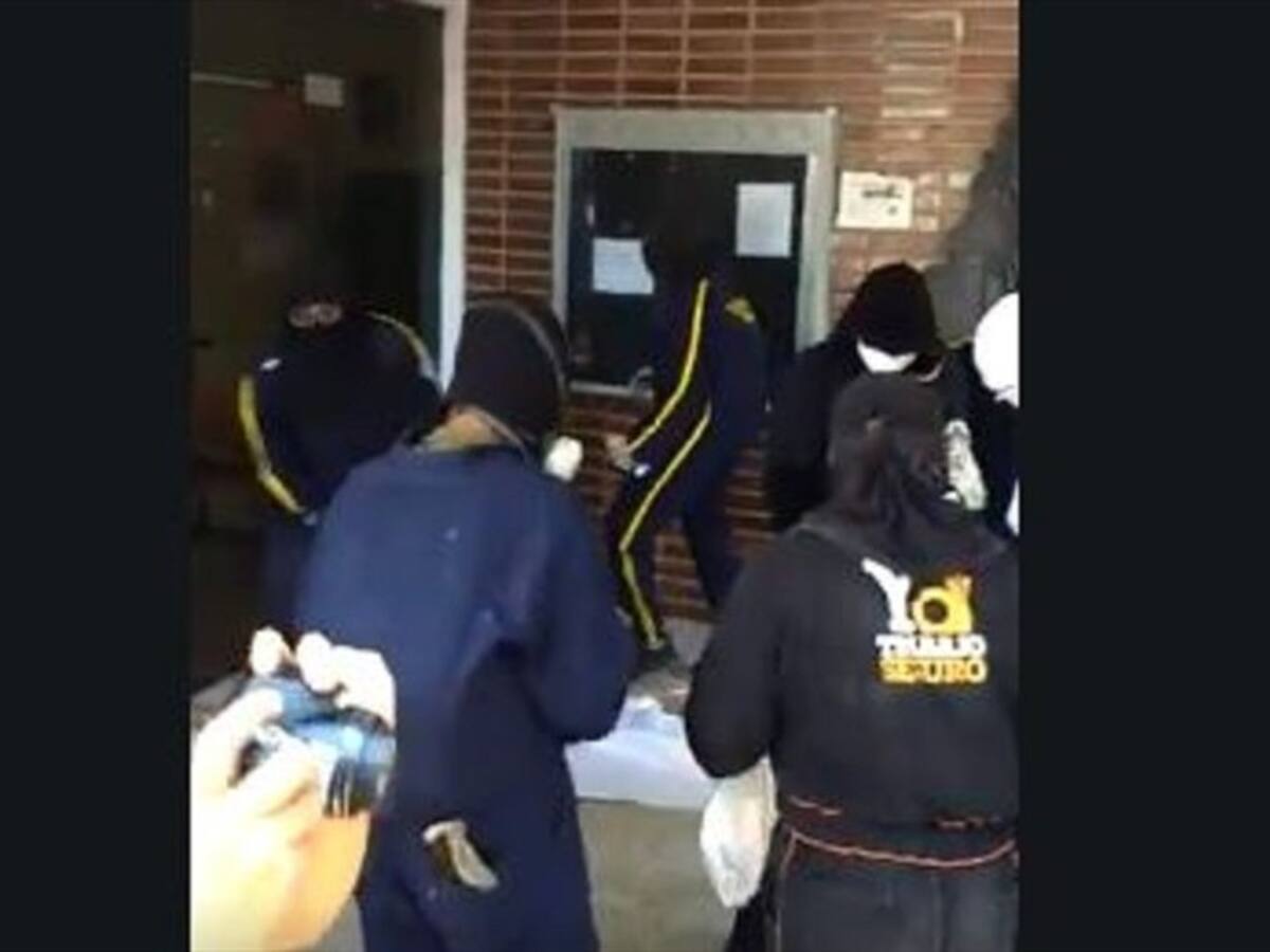 Encapuchados protestan en la Universidad del Atlántico