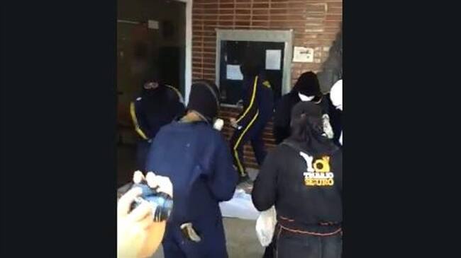 Encapuchados protestan en la Universidad del Atlántico. Foto: