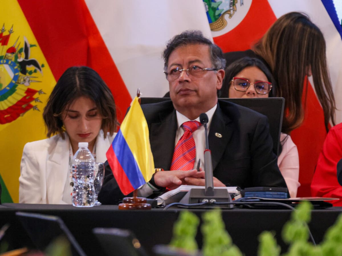 América Latina y el Caribe deben dialogar con todo el mundo: Petro